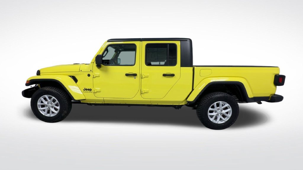 Used 2023 Jeep Gladiator Sport AWD/4WD image 7