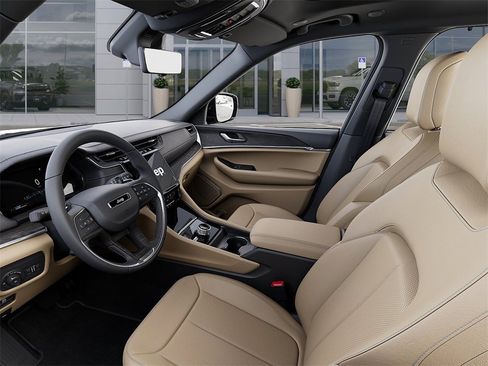 New 2025 Jeep Grand Cherokee Limited image 22