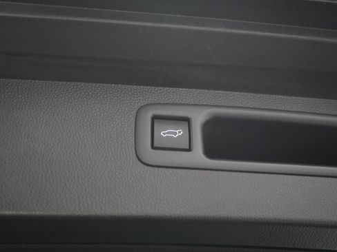 Used 2021 Toyota Highlander XLE FWD image 20