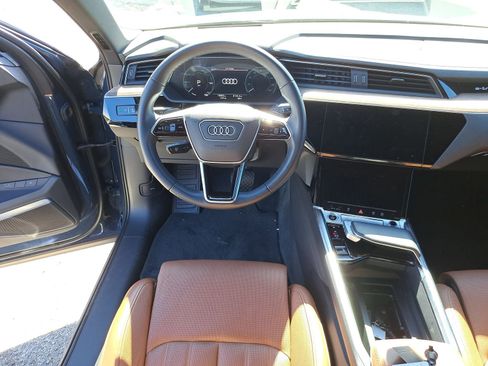 Used 2023 Audi e-tron Prestige w/ Prestige Package image 6