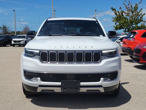 Used 2024 Jeep Wagoneer Series III image 2