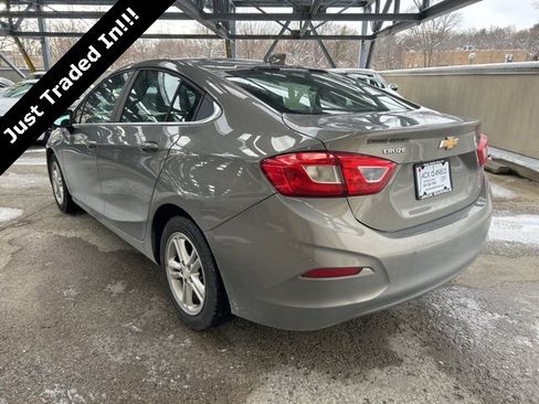 Used 2018 Chevrolet Cruze LT image 3