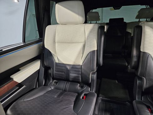 Used 2024 Toyota Sequoia Capstone image 12