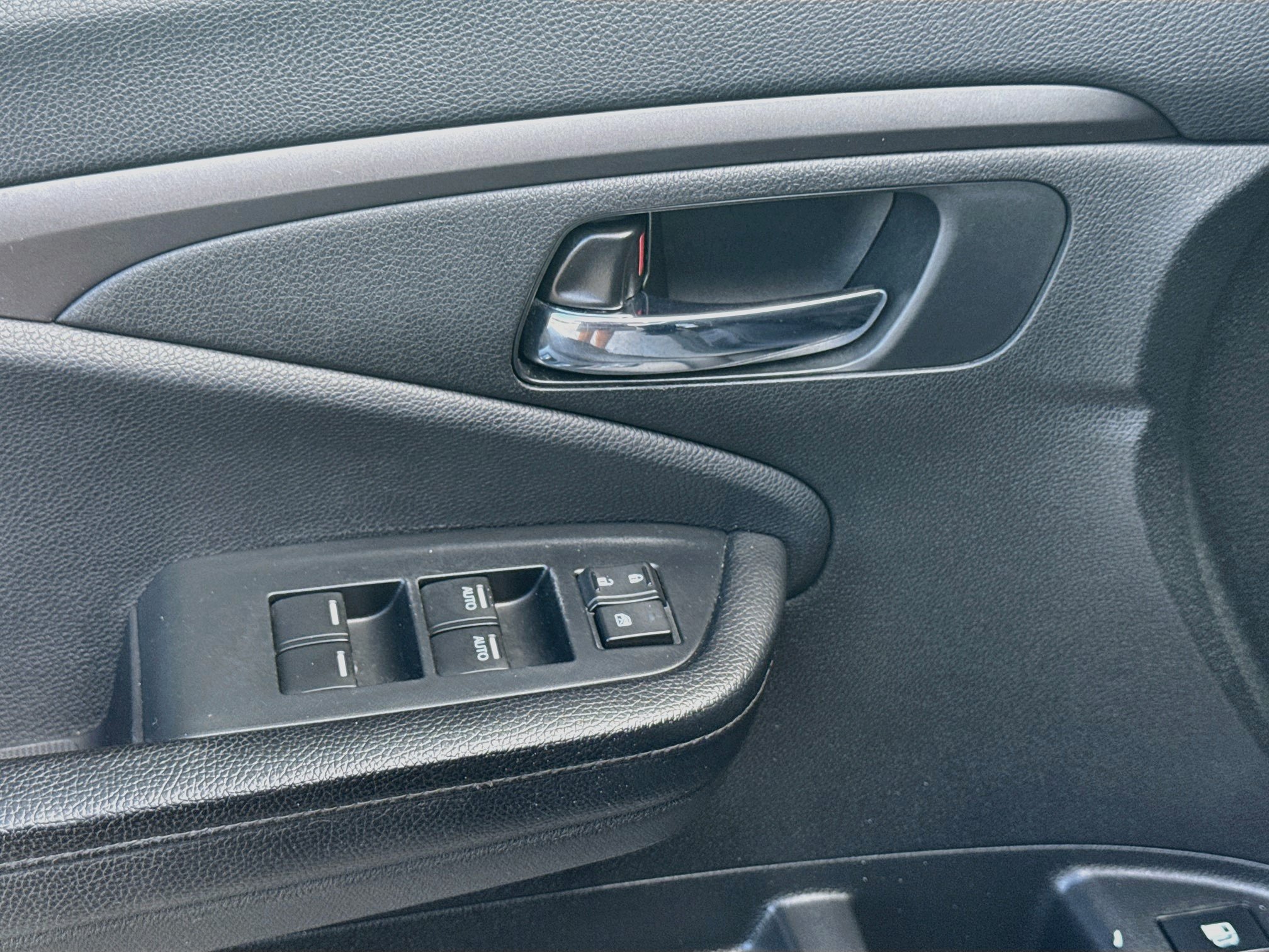 Used 2022 Honda Pilot Sport image 16