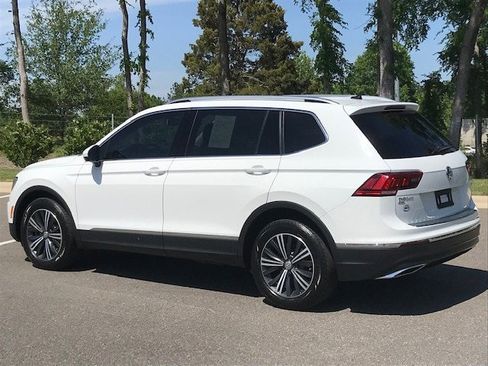 Used 2018 Volkswagen Tiguan SEL FWD image 3