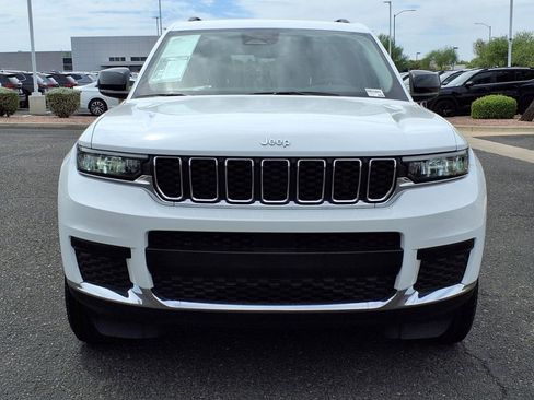 Used 2024 Jeep Grand Cherokee L Laredo image 2