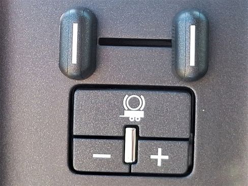 Used 2016 Chevrolet Silverado 1500 High Country image 25