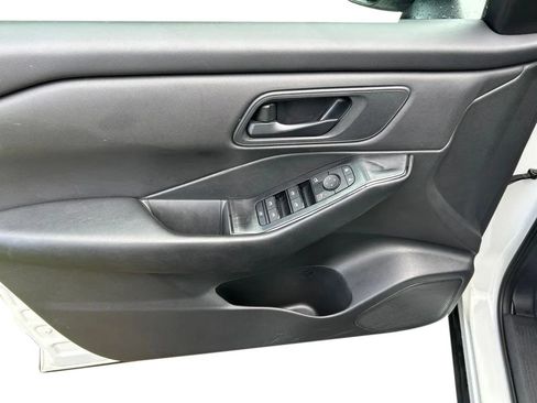 Used 2024 Nissan Rogue S FWD image 12