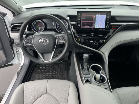 Used 2023 Toyota Camry XLE w/ Navigation Package image 11