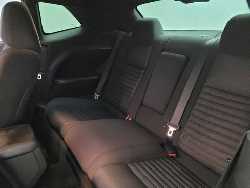Used 2013 Dodge Challenger SXT image 18