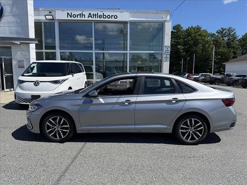 New 2025 Volkswagen Jetta SE image 3