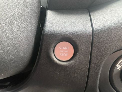 Used 2022 Nissan Frontier SV AWD/4WD image 14