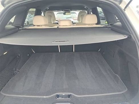 Used 2024 Mercedes-Benz GLC 300 4MATIC image 5