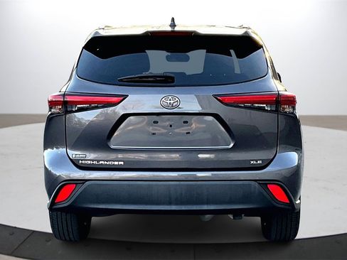 Used 2022 Toyota Highlander XLE image 8