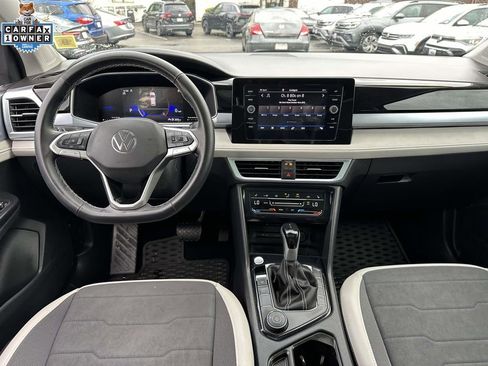 Used 2025 Volkswagen Taos SE w/ Panoramic Sunroof Package AWD/4WD image 13