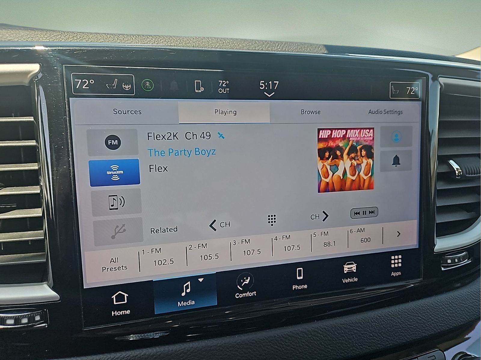Used 2023 Chrysler Pacifica Touring-L FWD image 22