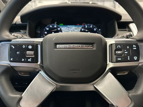 Used 2025 Land Rover Discovery S AWD/4WD image 10
