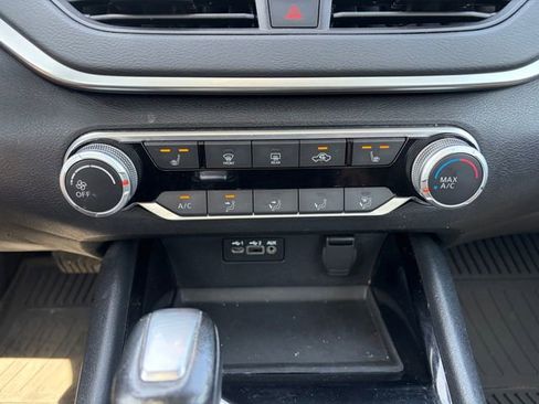 Used 2021 Nissan Altima 2.5 SV w/ SV Premium Package FWD image 16