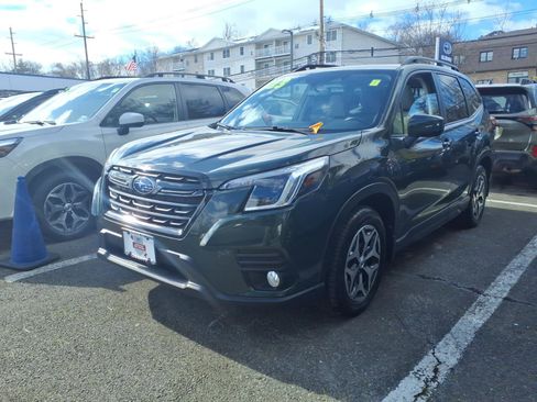 Certified 2023 Subaru Forester Premium image 3