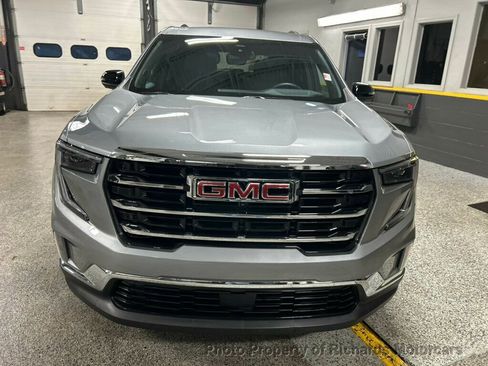 Used 2025 GMC Acadia Elevation w/ Elevation Premium Package image 8