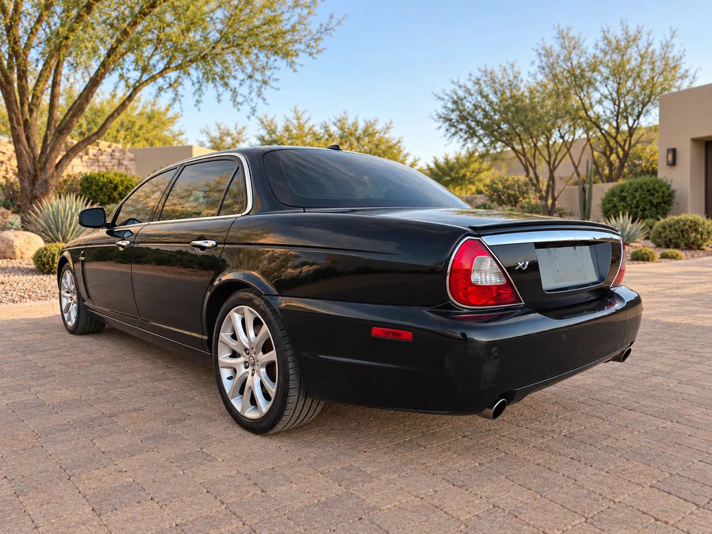 Used 2009 Jaguar XJ8 RWD image 3