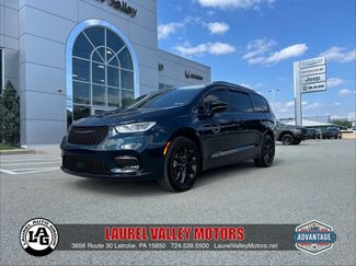 Used 2023 Chrysler Pacifica Limited w/ S Appearance Package image 1