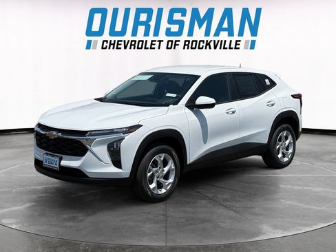 New 2026 Chevrolet Trax LS w/ LS Convenience Package FWD image 2
