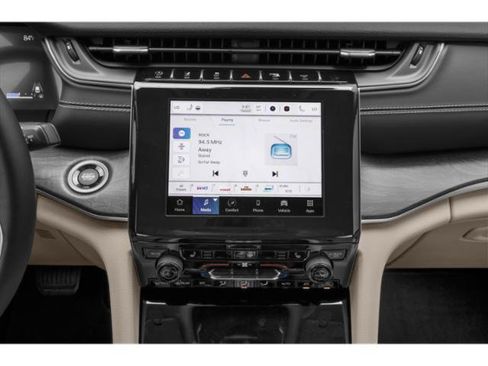 Certified 2023 Jeep Grand Cherokee Limited w/ Luxury Tech Group II AWD/4WD image 10