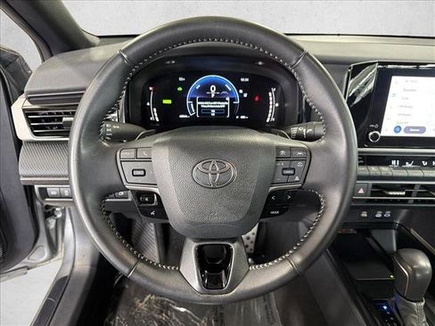 Used 2025 Toyota Camry SE image 14