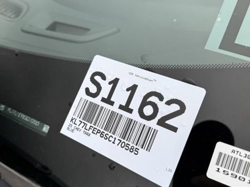 Used 2025 Chevrolet Trax LS image 35