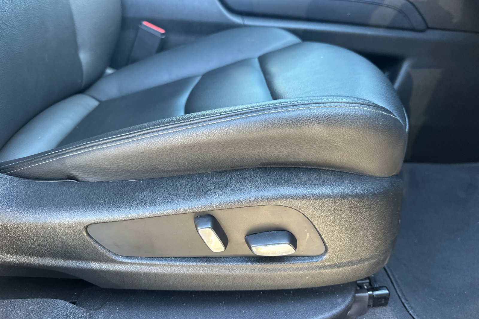 Used 2024 Cadillac XT6 Luxury FWD image 24