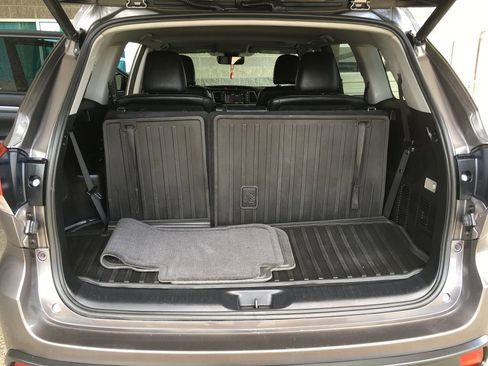 Used 2017 Toyota Highlander SE AWD/4WD image 29
