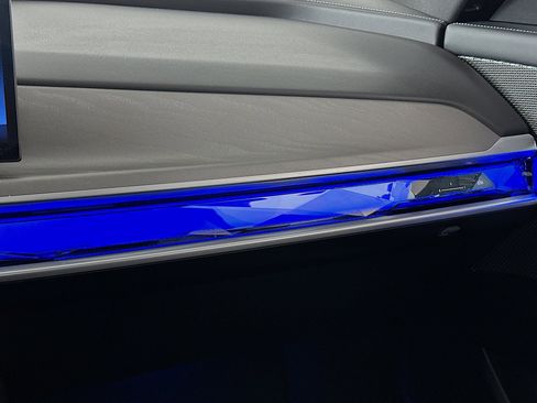 Used 2023 BMW 760i xDrive image 15