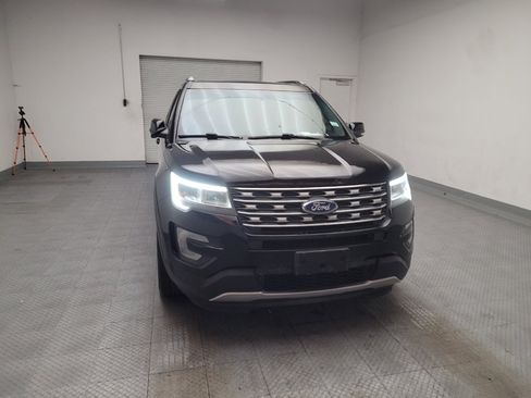 Used 2017 Ford Explorer XLT w/ Equipment Group 202A FWD image 14
