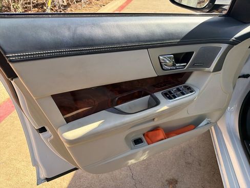 Used 2013 Jaguar XF 3.0 image 22