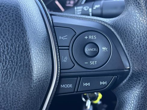 Used 2018 Toyota Camry LE image 10