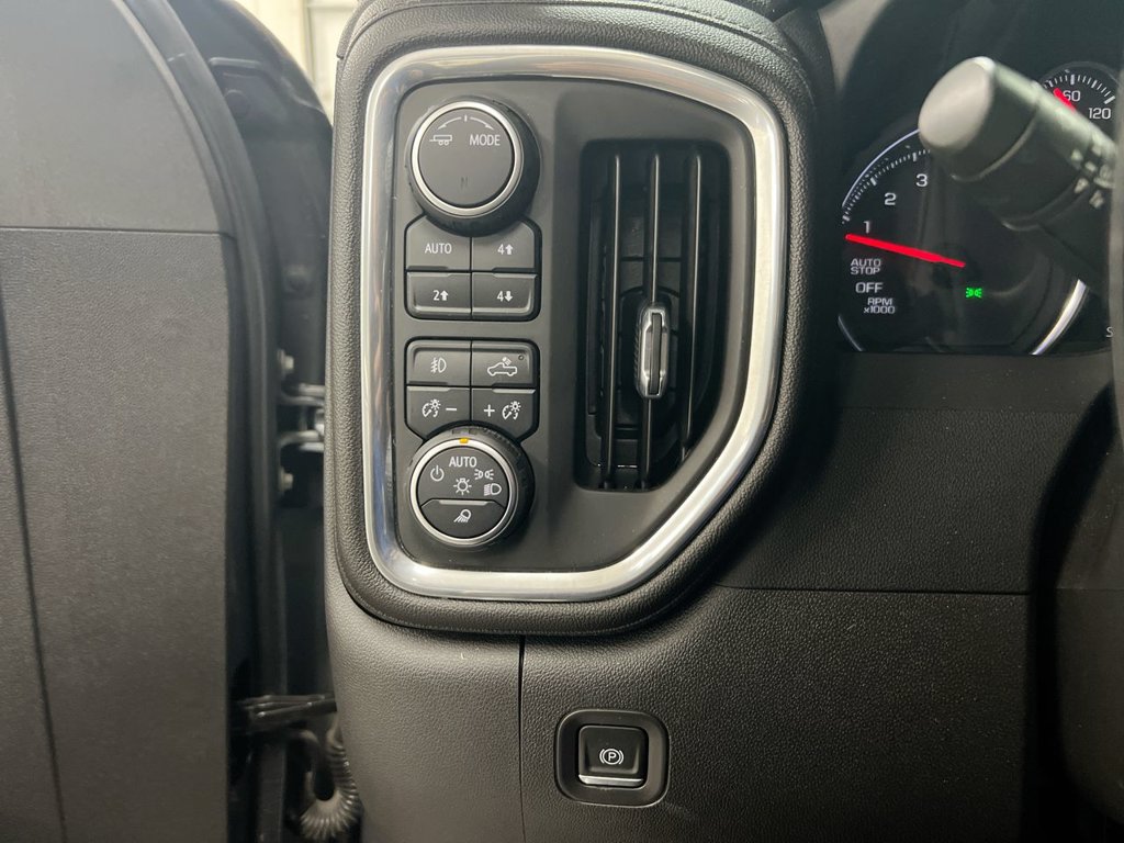 Used 2022 Chevrolet Silverado 1500 LTZ AWD/4WD image 18