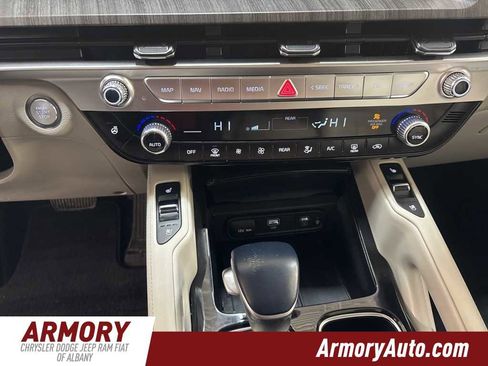 Used 2023 Kia Telluride EX w/ EX Captain's Chair Package image 18