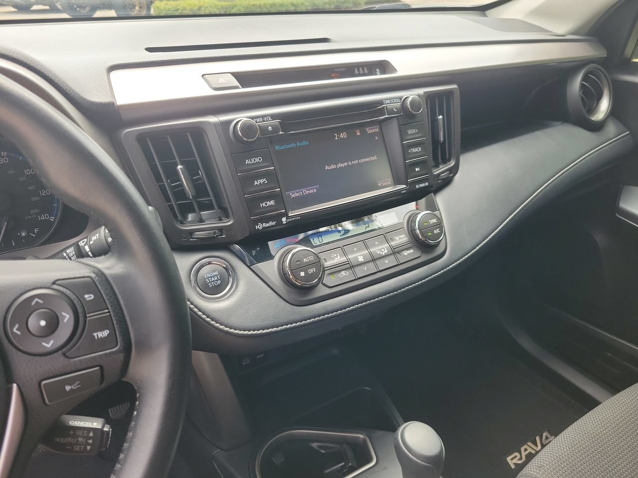 Used 2018 Toyota RAV4 XLE FWD image 23