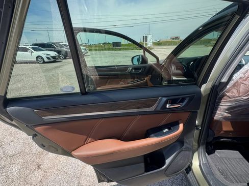 Used 2019 Subaru Outback 2.5i Touring w/ Popular Package #3A image 11