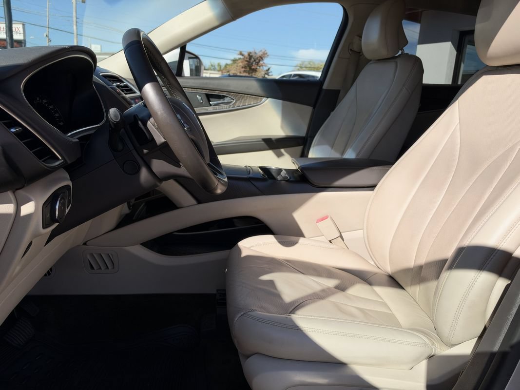 Used 2018 Lincoln MKX Reserve FWD image 12