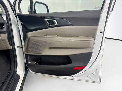 Used 2025 Kia Carnival FWD image 34