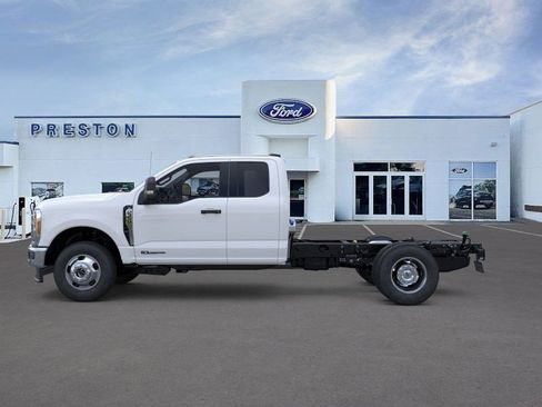 New 2026 Ford F350 XL w/ XL Chrome Package image 3