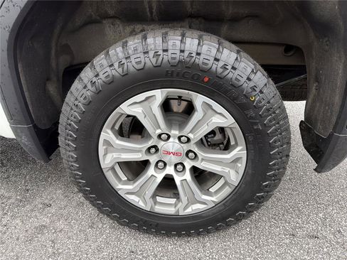 Used 2025 GMC Sierra 1500 SLT AWD/4WD image 18