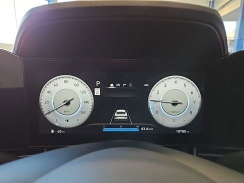 Used 2025 Hyundai Elantra SEL FWD image 20