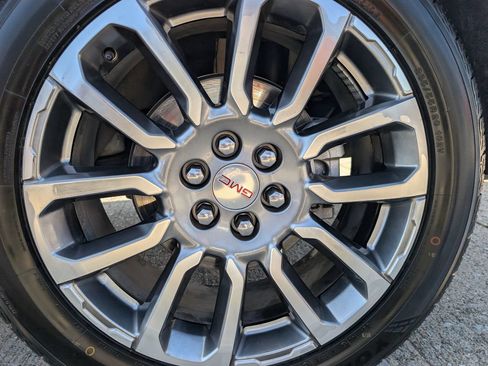 Used 2023 GMC Acadia Denali FWD image 7