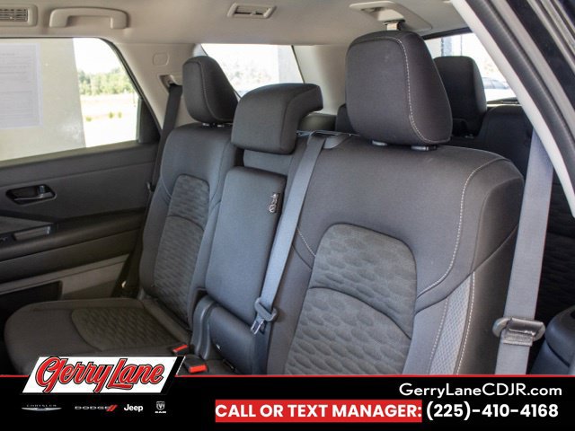 Used 2025 Nissan Pathfinder SV FWD image 19