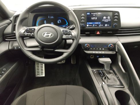 Used 2025 Hyundai Elantra Sport FWD image 22