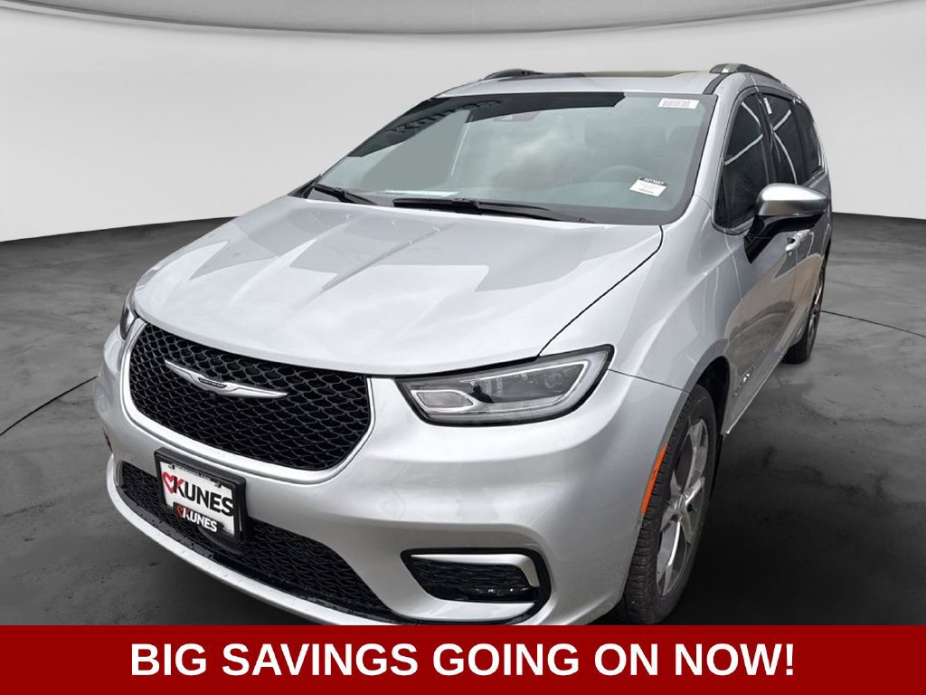 New 2026 Chrysler Pacifica Pinnacle w/ Trailer Tow Group AWD/4WD image 11