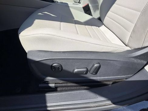 Used 2023 Volkswagen Jetta SE FWD image 15